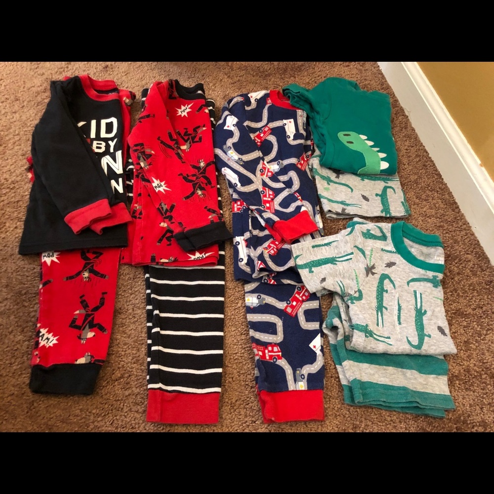 5 pairs of 3T pajamas 🐻